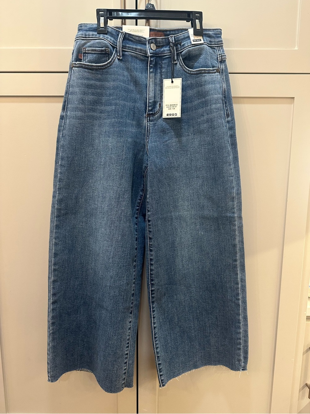 NWT Judy Blue Women’s High-Rise Wide Leg Jeans in Medium Blue- 7/28